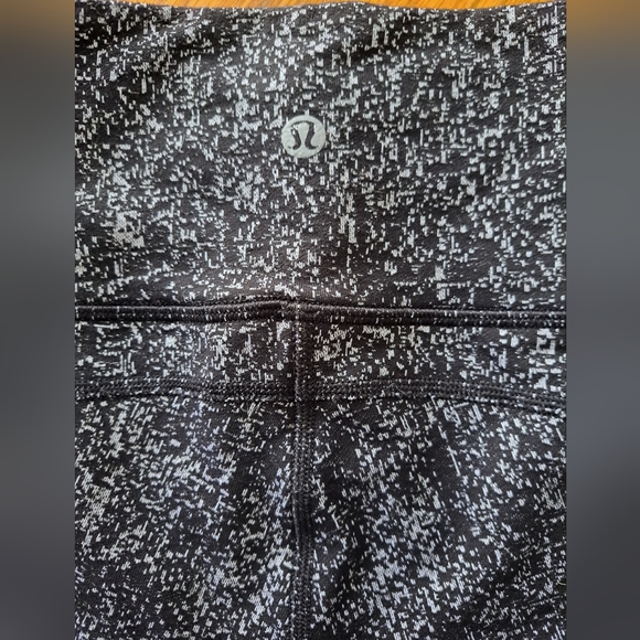 Lululemon Leggings with Mesh Size 6 - Picture 4 of 5